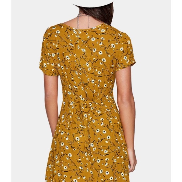 Reverse Yellow Floral Button Down Dress Large NWT - Picture 4 of 14